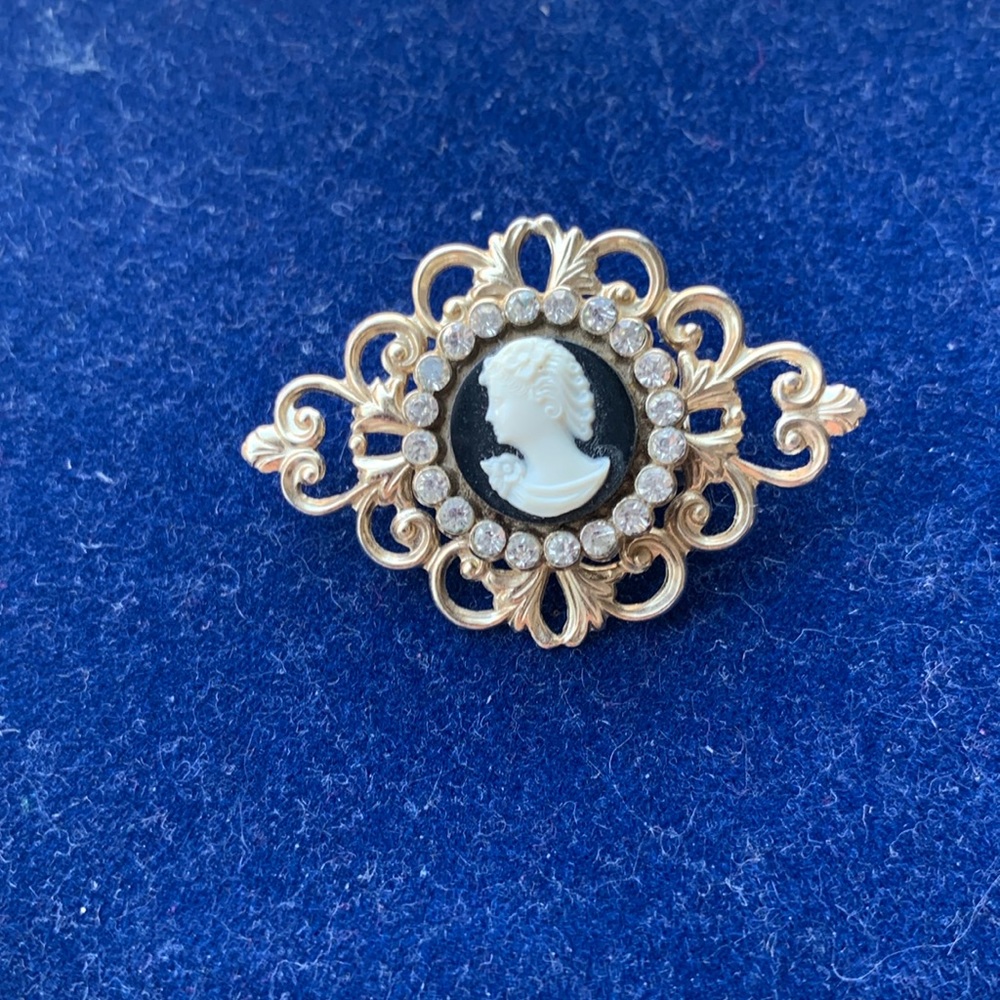 Vintage cameo brooch